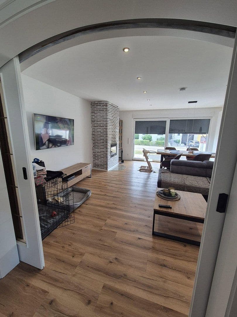 Predaj domu 143 m², pozemok 683 m², Linkenheim-Hochstetten, Bádensko-Wurttembersko Predaj domu 143 m², pozemok 683 m², Linkenheim-Hochstetten, Bádensko-Wurttembersko