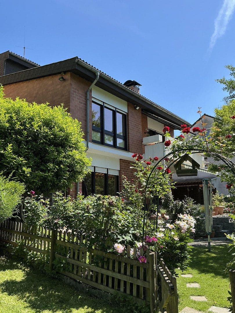 Predaj domu 218 m², pozemok 661 m², Wiesenstraße 10, Eltville am Rhein, Hesensko Predaj domu 218 m², pozemok 661 m², Wiesenstraße 10, Eltville am Rhein, Hesensko