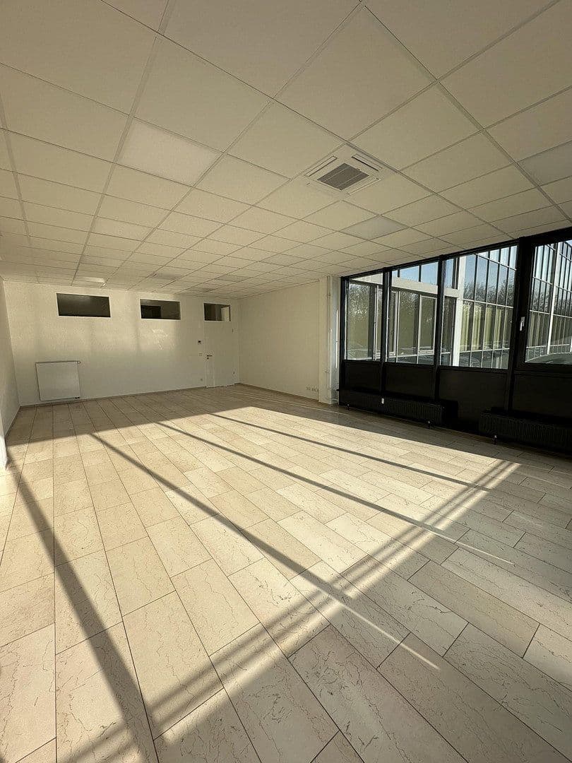 Prenájom kancelárie 162 m², Karl-Schurz-Straße, Paderborn, Severné Porýnie - Westfálsko Prenájom kancelárie 162 m², Karl-Schurz-Straße, Paderborn, Severné Porýnie - Westfálsko