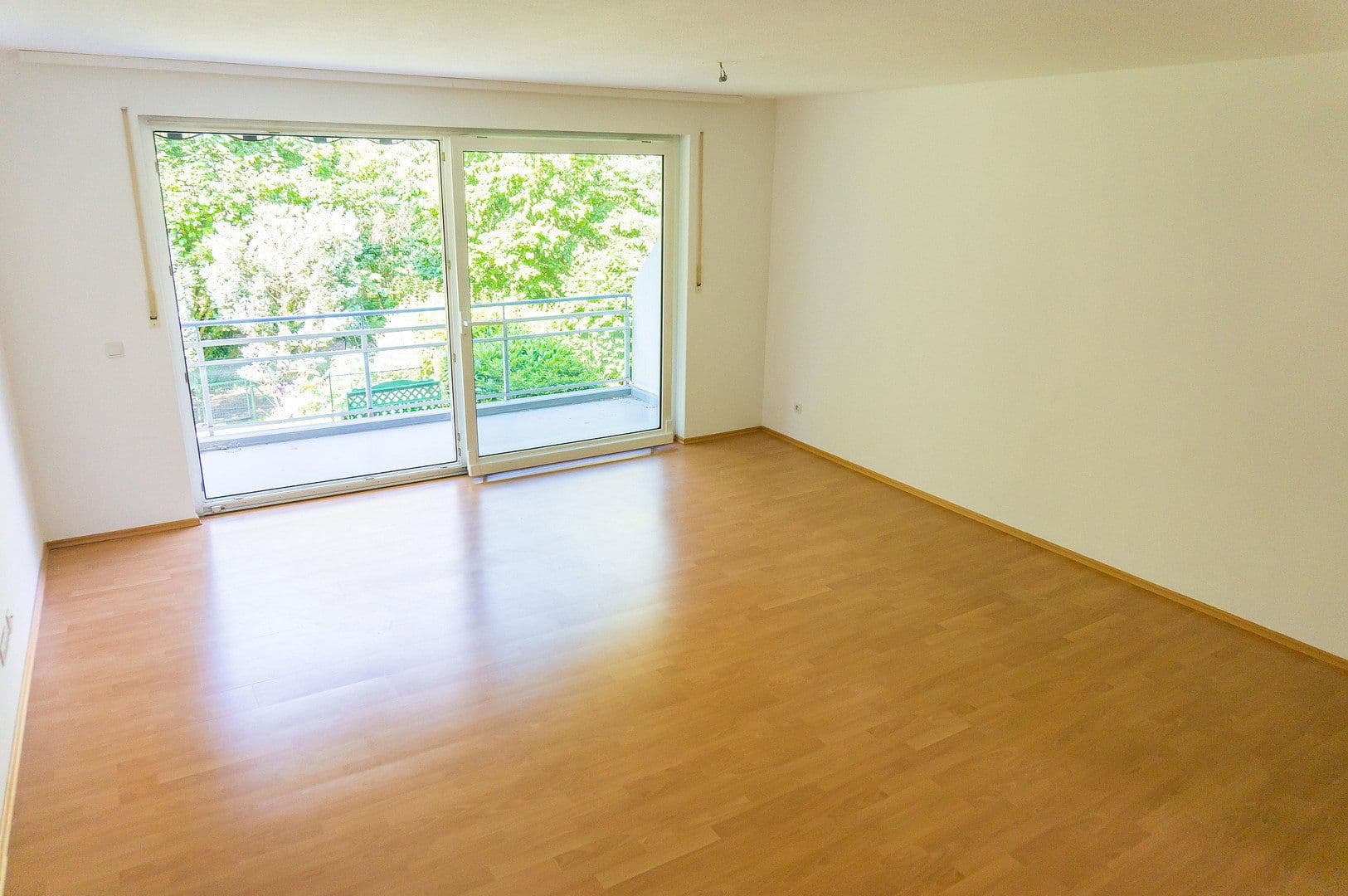 Prenájom bytu 3-izbový 90 m², Makarenkostraße 28, Nürnberg, Bavorsko Prenájom bytu 3-izbový 90 m², Makarenkostraße 28, Nürnberg, Bavorsko