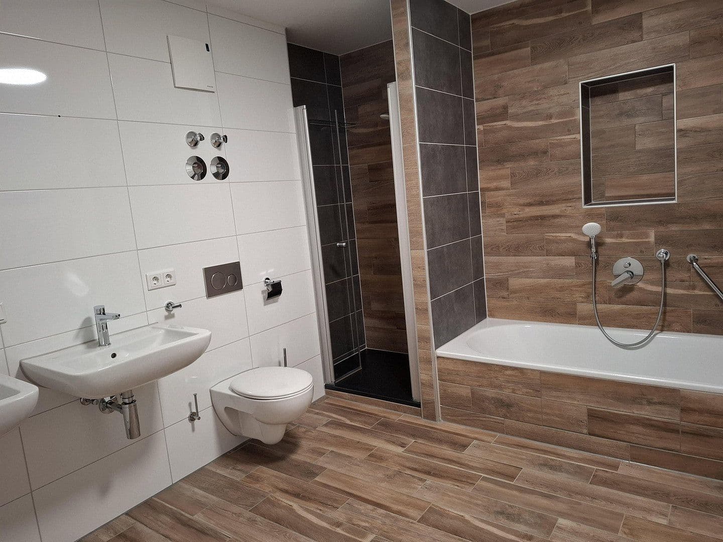 Prenájom bytu 3-izbový 82 m², Heidelberg, Bádensko-Wurttembersko Prenájom bytu 3-izbový 82 m², Heidelberg, Bádensko-Wurttembersko