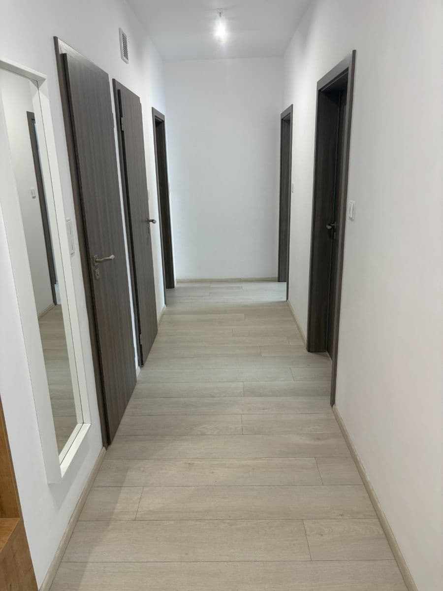 Prenájom bytu 4-izbový 108 m², Makedonská, Praha, Praha Prenájom bytu 4-izbový 108 m², Makedonská, Praha, Praha