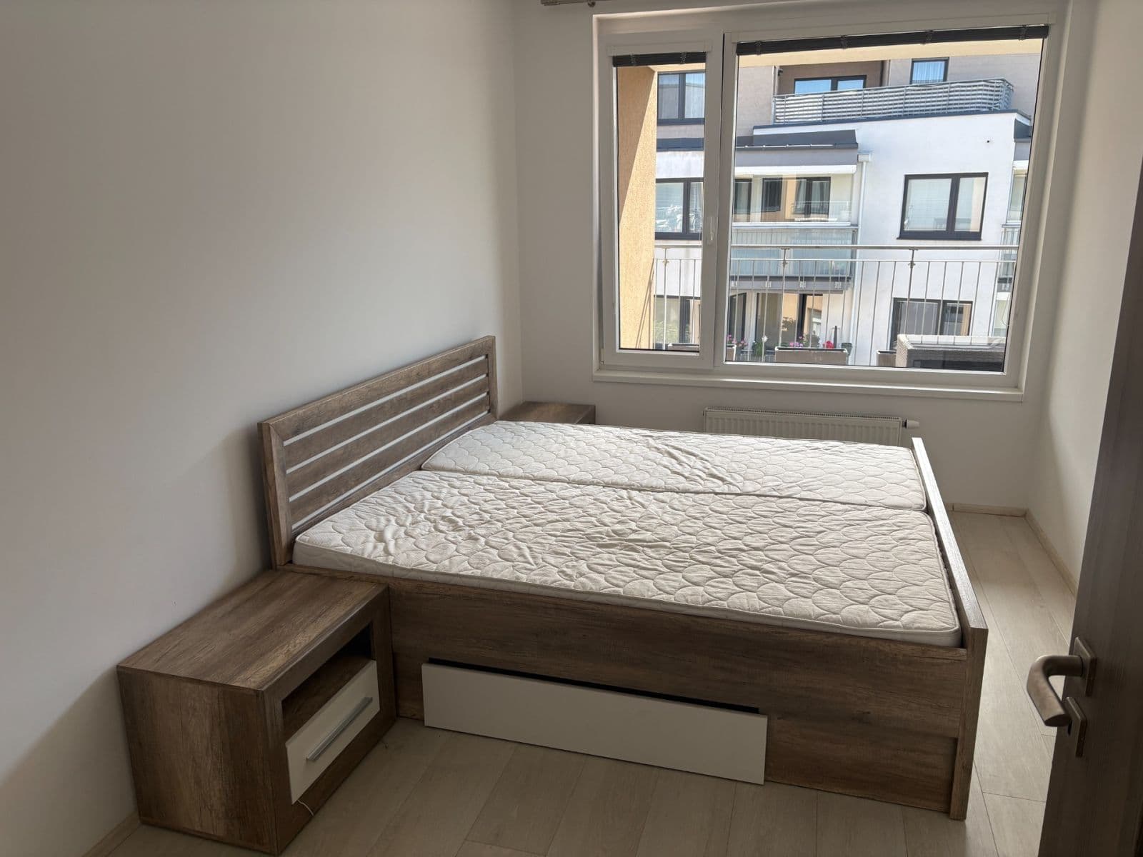 Prenájom bytu 4-izbový 108 m², Makedonská, Praha, Praha Prenájom bytu 4-izbový 108 m², Makedonská, Praha, Praha