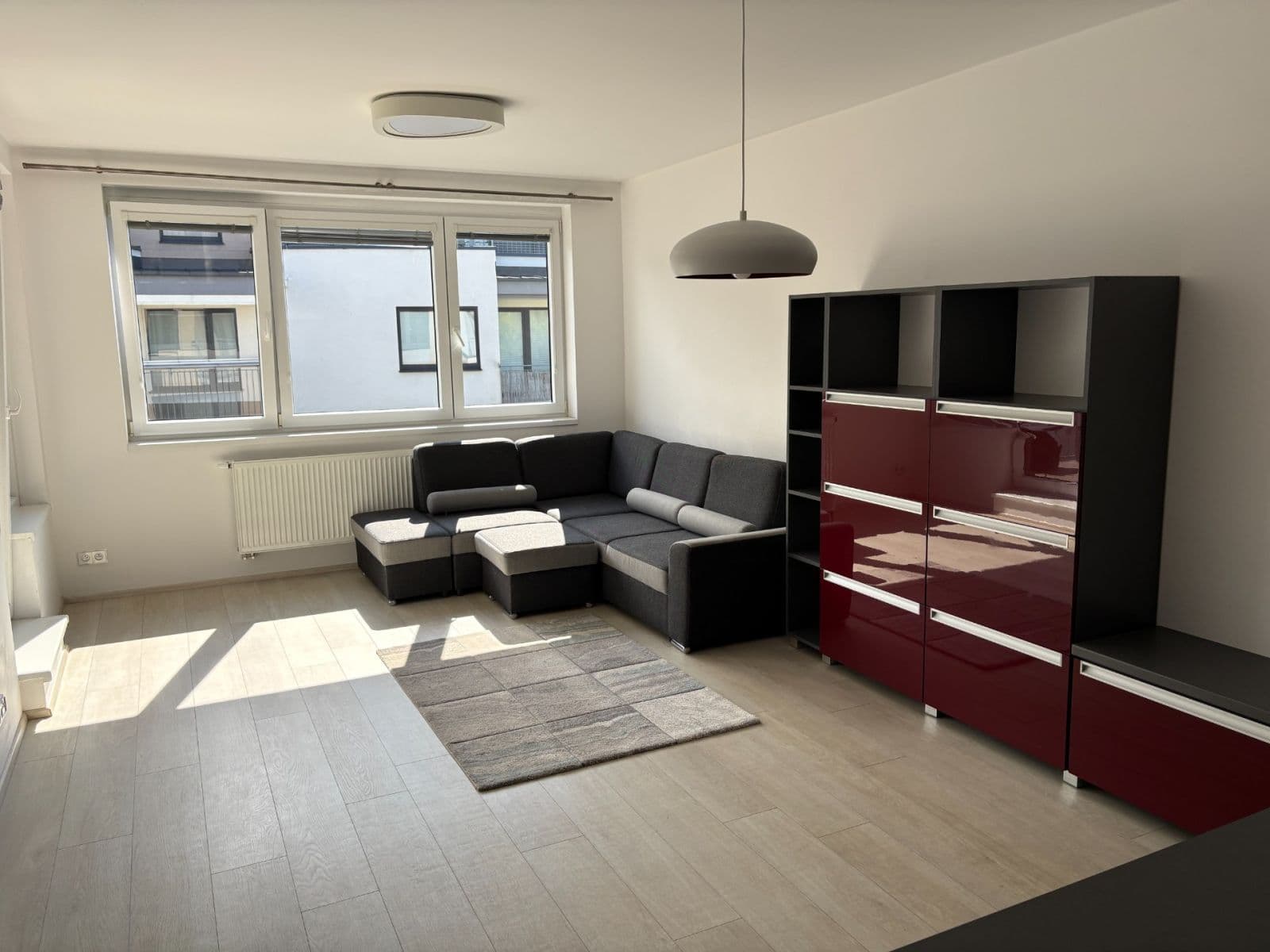 Prenájom bytu 4-izbový 108 m², Makedonská, Praha, Praha Prenájom bytu 4-izbový 108 m², Makedonská, Praha, Praha