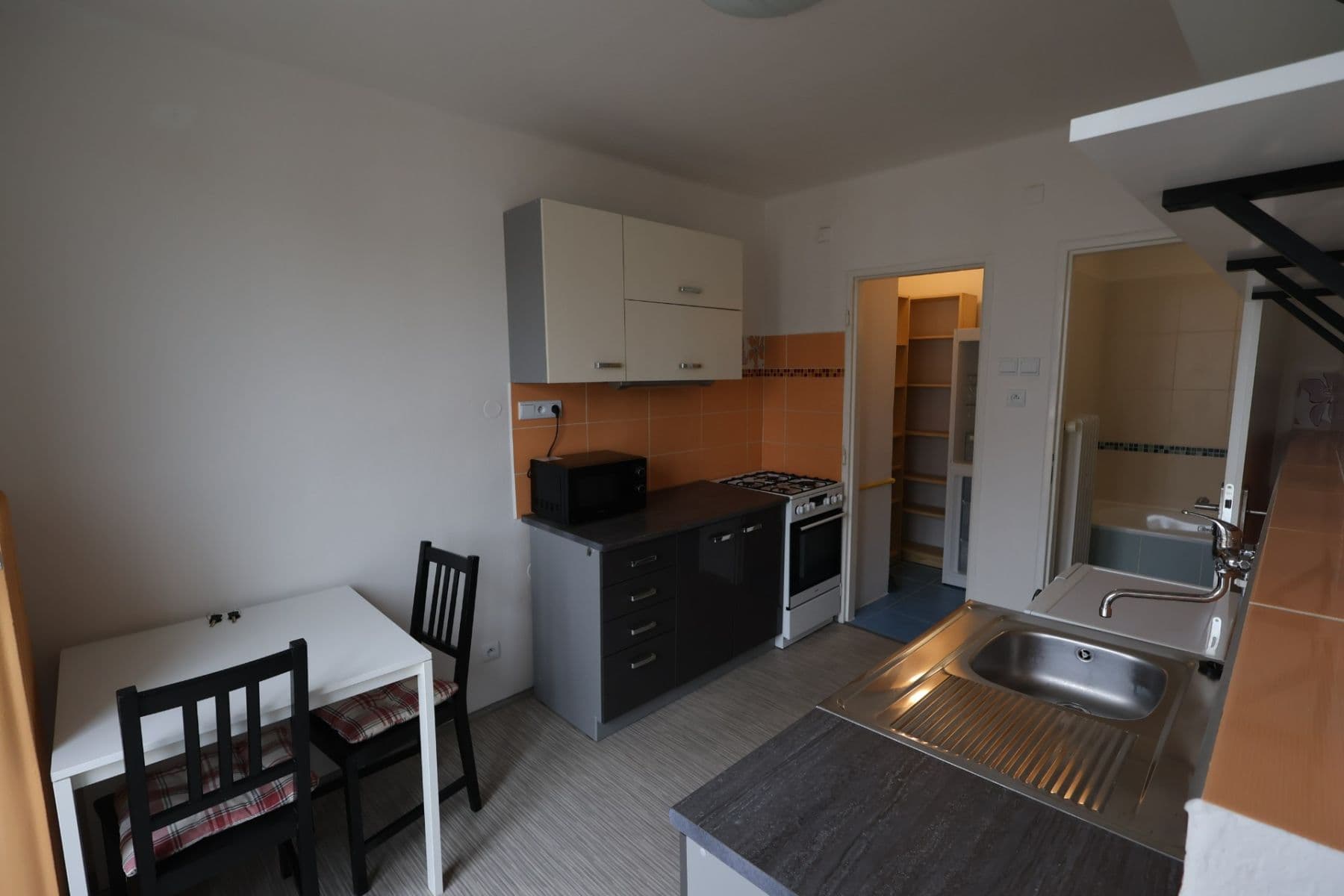 Prenájom bytu 1-izbový 44 m², Malešická, Praha, Praha Prenájom bytu 1-izbový 44 m², Malešická, Praha, Praha
