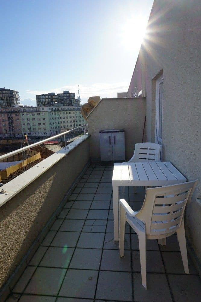Prenájom bytu 1-izbový 44 m², Malešická, Praha, Praha Prenájom bytu 1-izbový 44 m², Malešická, Praha, Praha