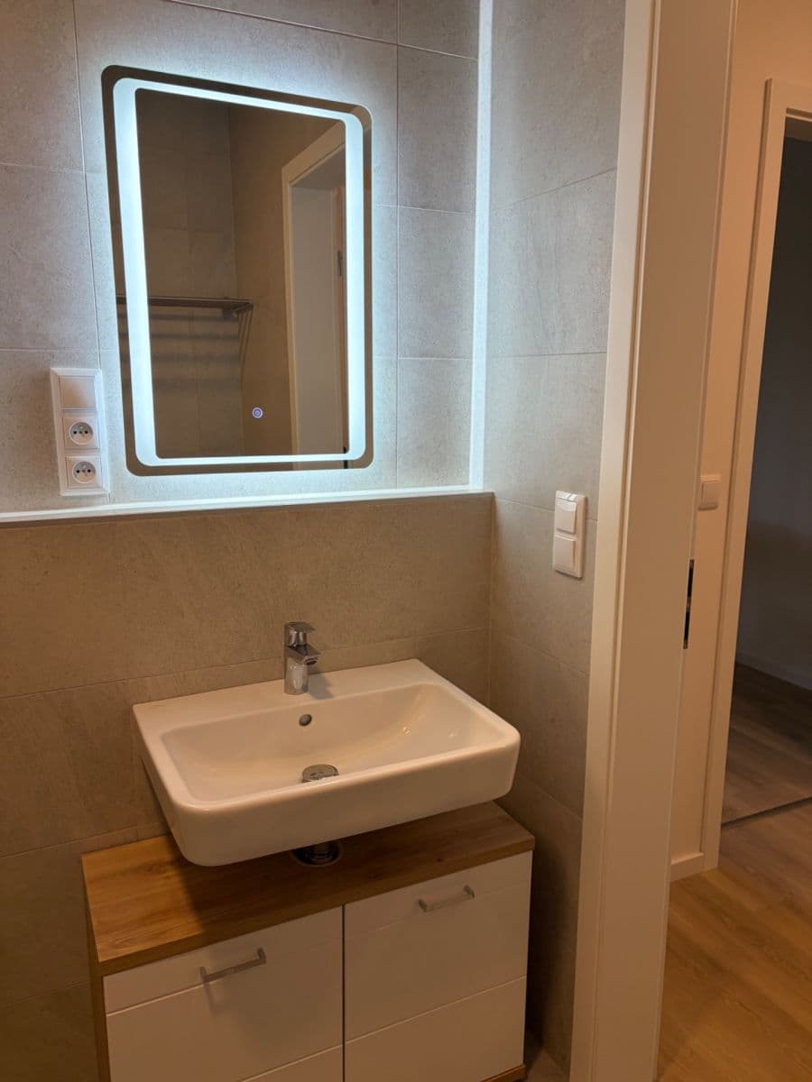 Prenájom bytu 1-izbový 34 m², Divíškové, Praha, Praha Prenájom bytu 1-izbový 34 m², Divíškové, Praha, Praha