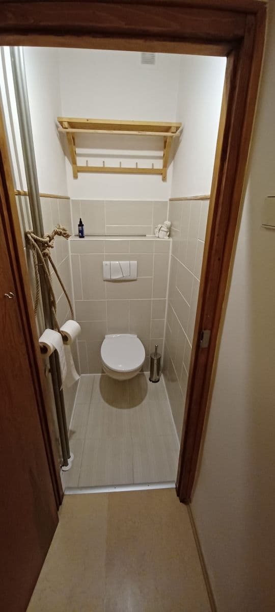 Predaj bytu 2-izbový 60 m², 28. pluku, Praha, Praha Predaj bytu 2-izbový 60 m², 28. pluku, Praha, Praha