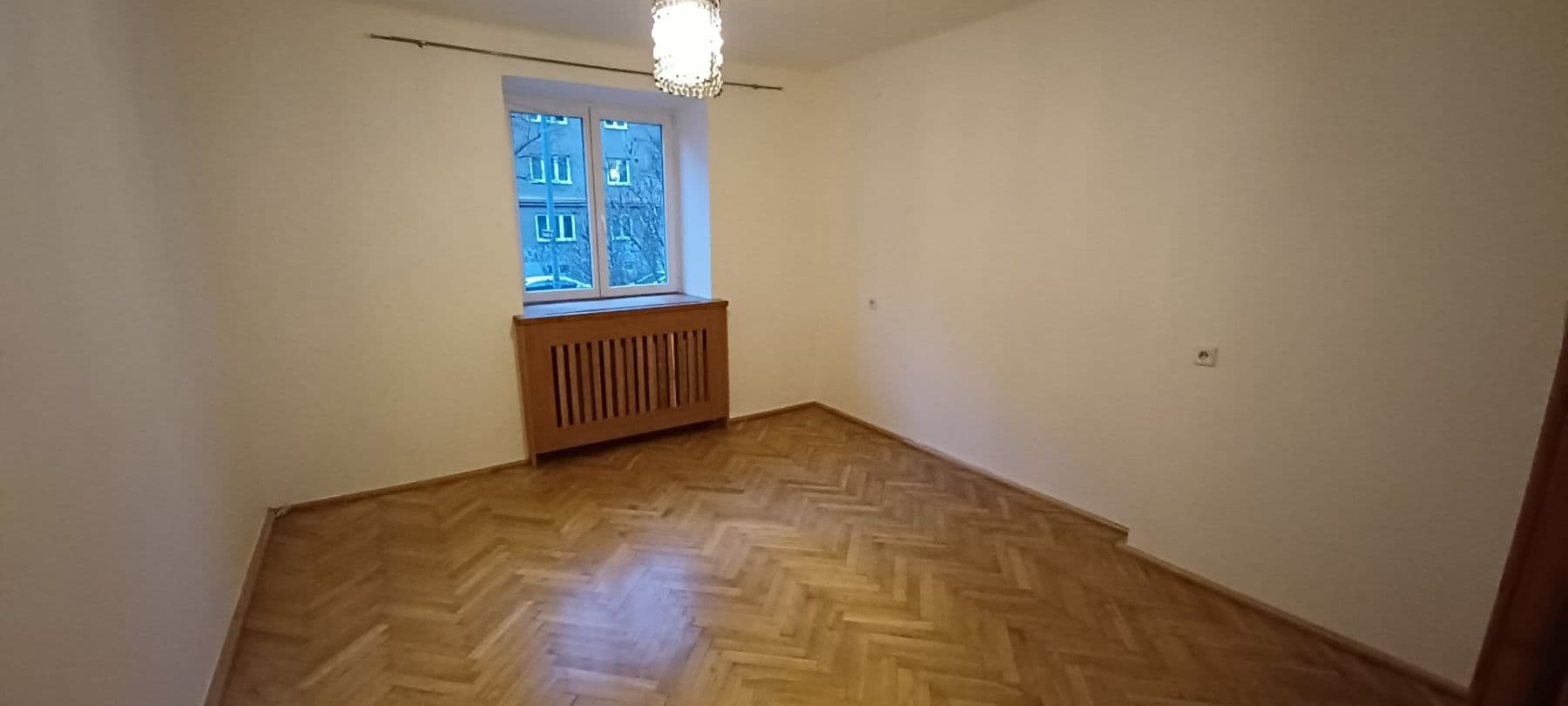 Predaj bytu 2-izbový 60 m², 28. pluku, Praha, Praha Predaj bytu 2-izbový 60 m², 28. pluku, Praha, Praha