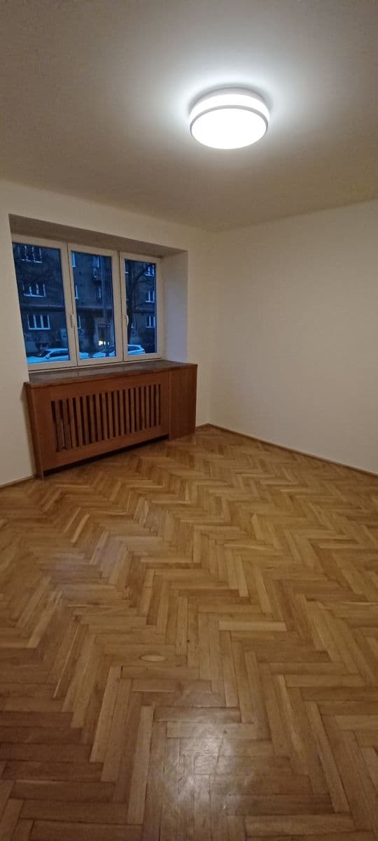 Predaj bytu 2-izbový 60 m², 28. pluku, Praha, Praha Predaj bytu 2-izbový 60 m², 28. pluku, Praha, Praha