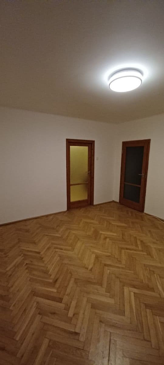 Predaj bytu 2-izbový 60 m², 28. pluku, Praha, Praha Predaj bytu 2-izbový 60 m², 28. pluku, Praha, Praha