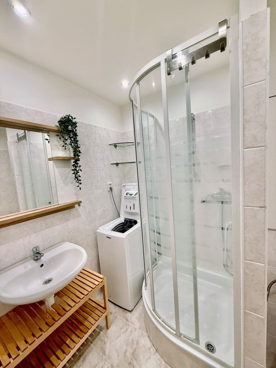 Prenájom bytu 2-izbový 40 m², Mirovická, Praha, Praha Prenájom bytu 2-izbový 40 m², Mirovická, Praha, Praha