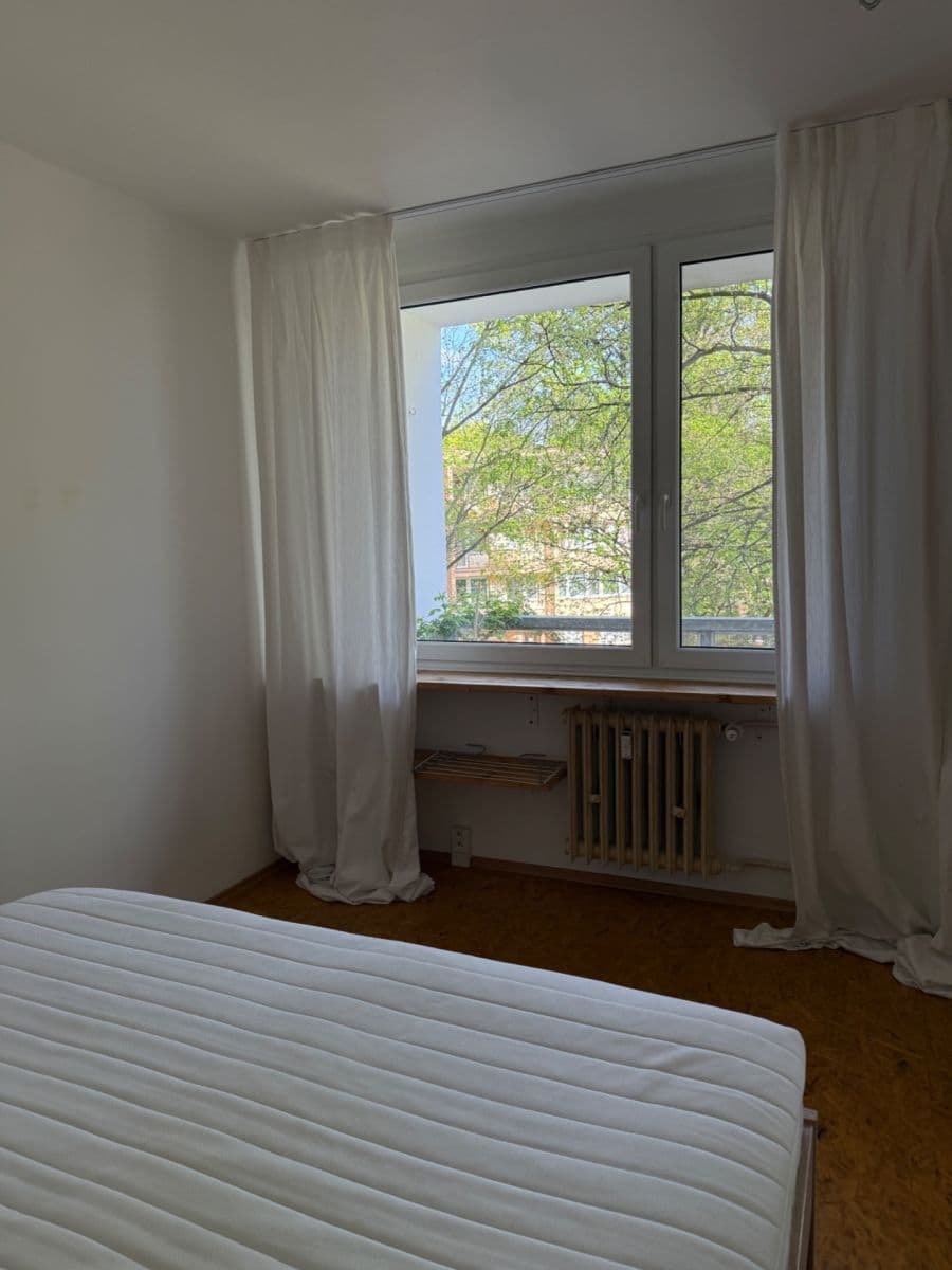 Prenájom bytu 2-izbový 40 m², Mirovická, Praha, Praha Prenájom bytu 2-izbový 40 m², Mirovická, Praha, Praha