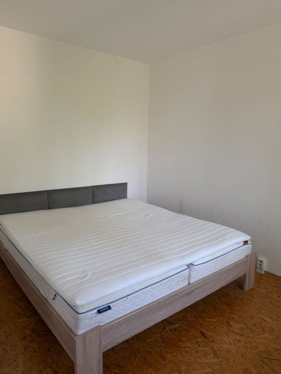 Prenájom bytu 2-izbový 40 m², Mirovická, Praha, Praha Prenájom bytu 2-izbový 40 m², Mirovická, Praha, Praha