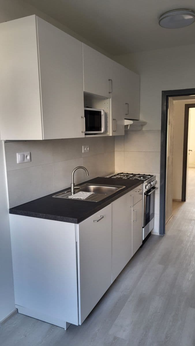 Prenájom bytu 3-izbový 70 m², Matúškova, Praha, Praha Prenájom bytu 3-izbový 70 m², Matúškova, Praha, Praha