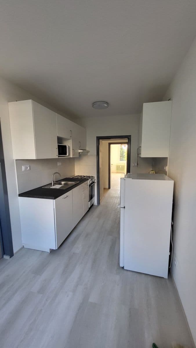 Prenájom bytu 3-izbový 70 m², Matúškova, Praha, Praha Prenájom bytu 3-izbový 70 m², Matúškova, Praha, Praha
