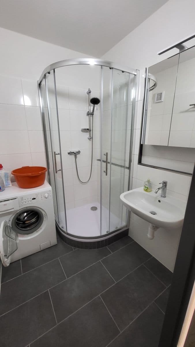 Prenájom bytu 3-izbový 70 m², Matúškova, Praha, Praha Prenájom bytu 3-izbový 70 m², Matúškova, Praha, Praha