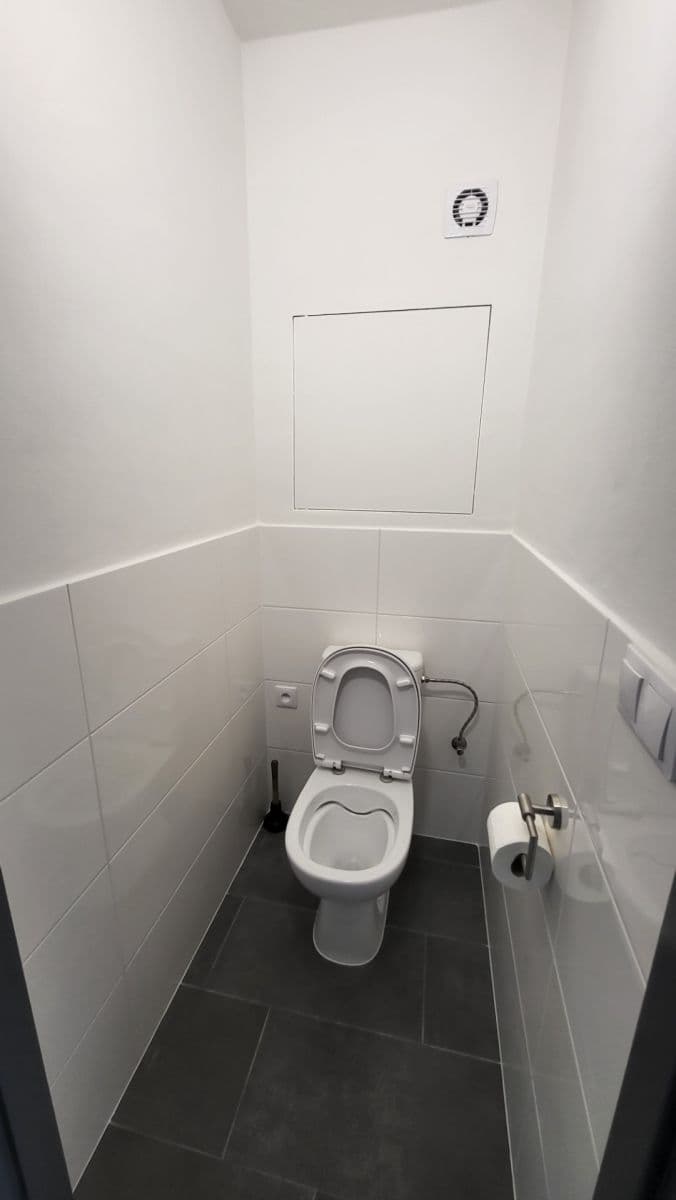 Prenájom bytu 3-izbový 70 m², Matúškova, Praha, Praha Prenájom bytu 3-izbový 70 m², Matúškova, Praha, Praha