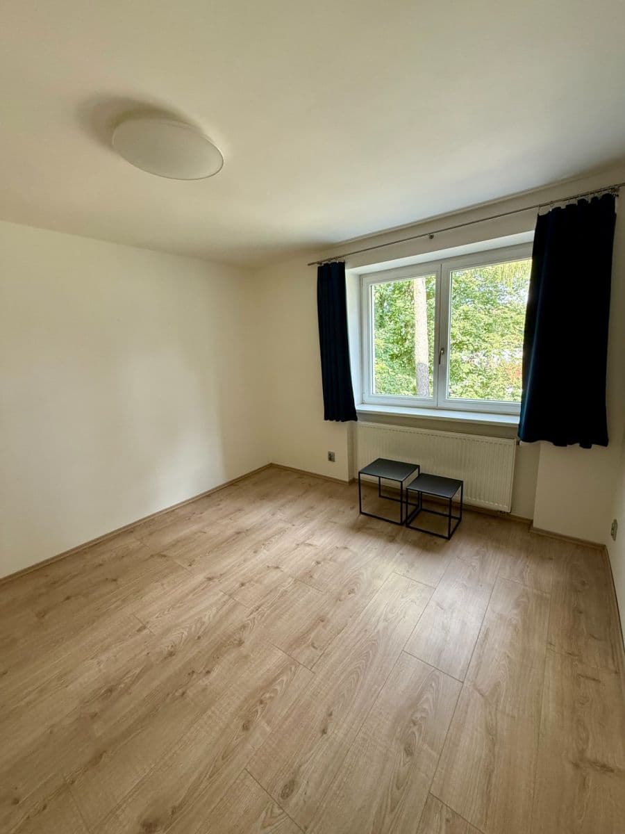 Prenájom bytu 3-izbový 80 m², Okruhová, Praha, Praha Prenájom bytu 3-izbový 80 m², Okruhová, Praha, Praha