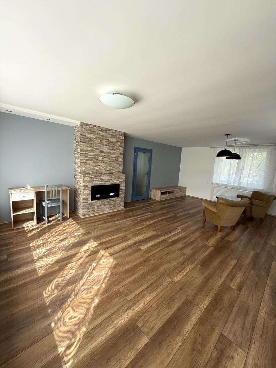Prenájom bytu 3-izbový 80 m², Okruhová, Praha, Praha Prenájom bytu 3-izbový 80 m², Okruhová, Praha, Praha