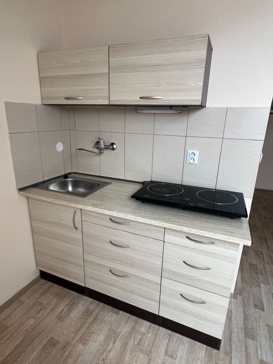 Prenájom bytu 1-izbový 30 m², Ke starým rybníkům, Praha, Praha Prenájom bytu 1-izbový 30 m², Ke starým rybníkům, Praha, Praha