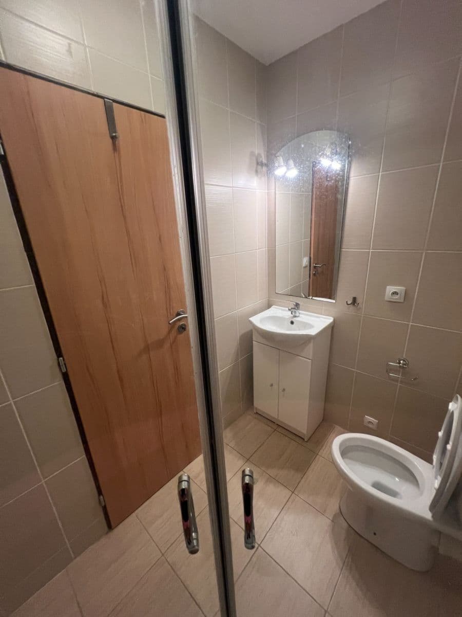 Prenájom bytu 1-izbový 30 m², Ke starým rybníkům, Praha, Praha Prenájom bytu 1-izbový 30 m², Ke starým rybníkům, Praha, Praha