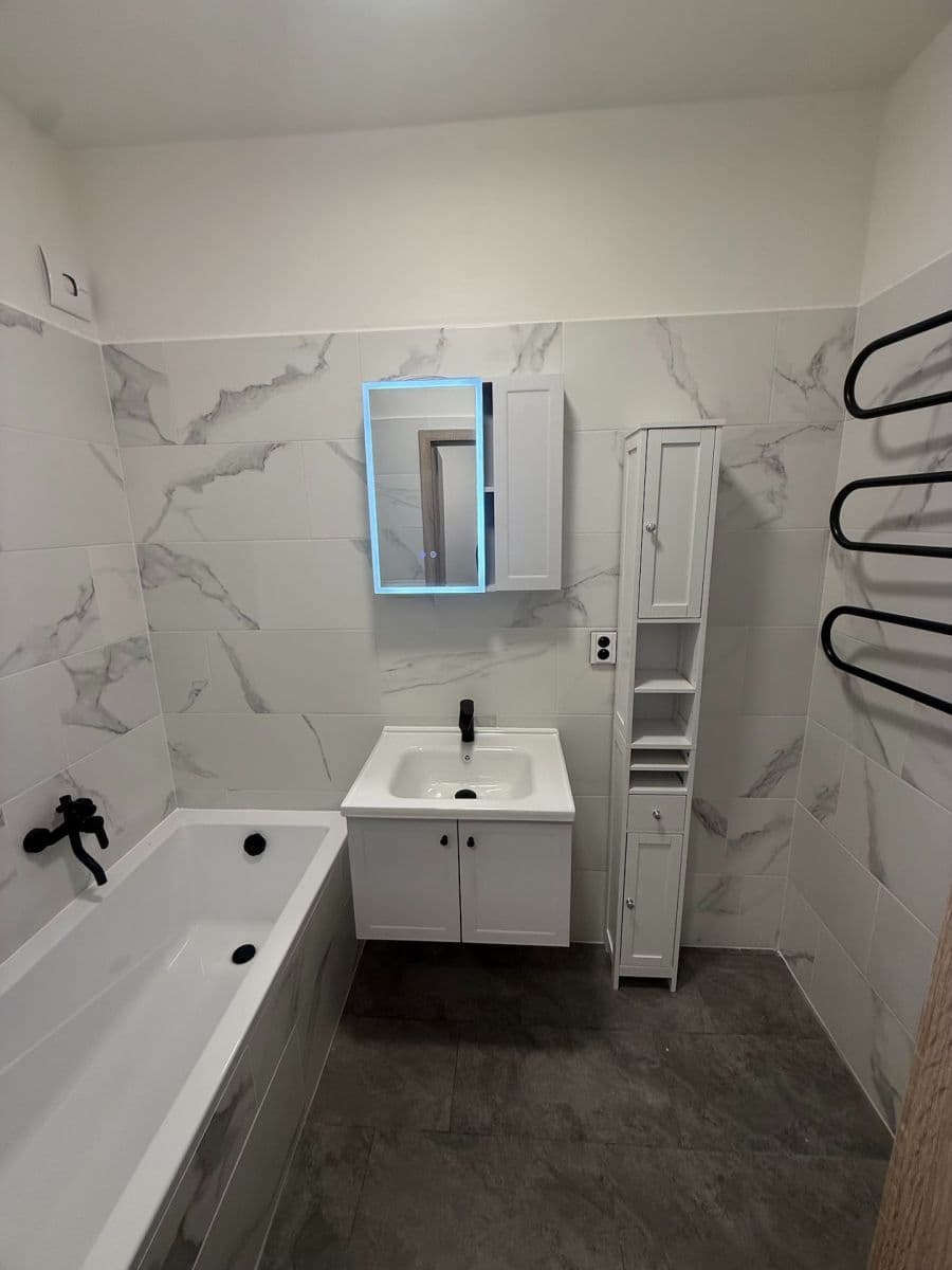 Prenájom bytu 3-izbový 55 m², Masarykova, Roztoky, Středočeský kraj Prenájom bytu 3-izbový 55 m², Masarykova, Roztoky, Středočeský kraj