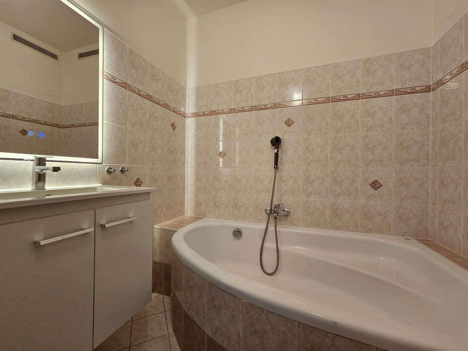 Prenájom bytu 2-izbový 51 m², Trenčínská, Praha, Praha Prenájom bytu 2-izbový 51 m², Trenčínská, Praha, Praha