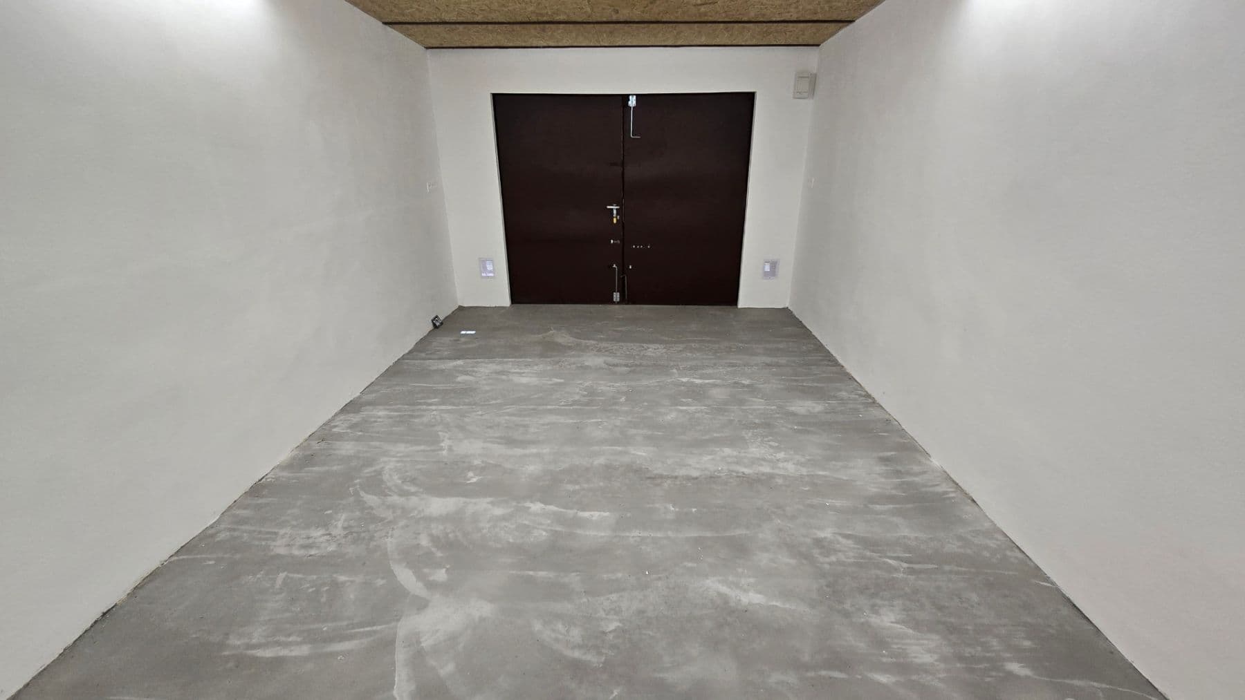 Prenájom garáže 19 m², Ostrov, Karlovarský kraj Prenájom garáže 19 m², Ostrov, Karlovarský kraj