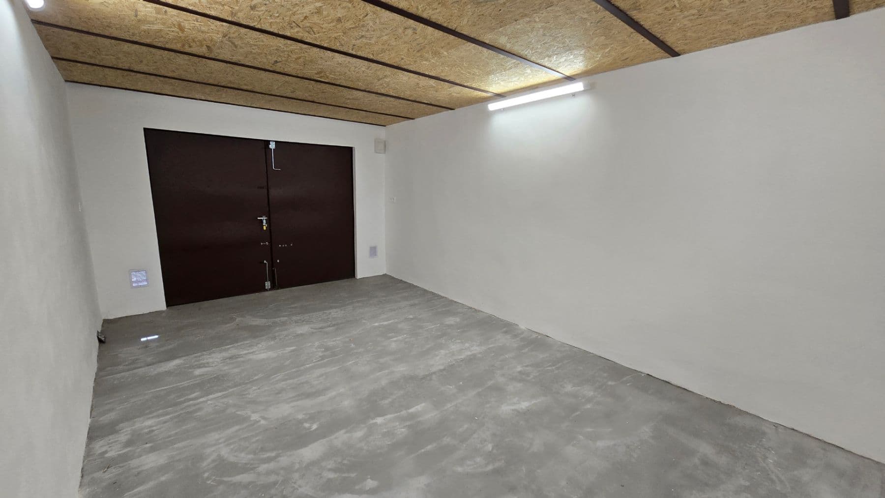 Prenájom garáže 19 m², Ostrov, Karlovarský kraj Prenájom garáže 19 m², Ostrov, Karlovarský kraj