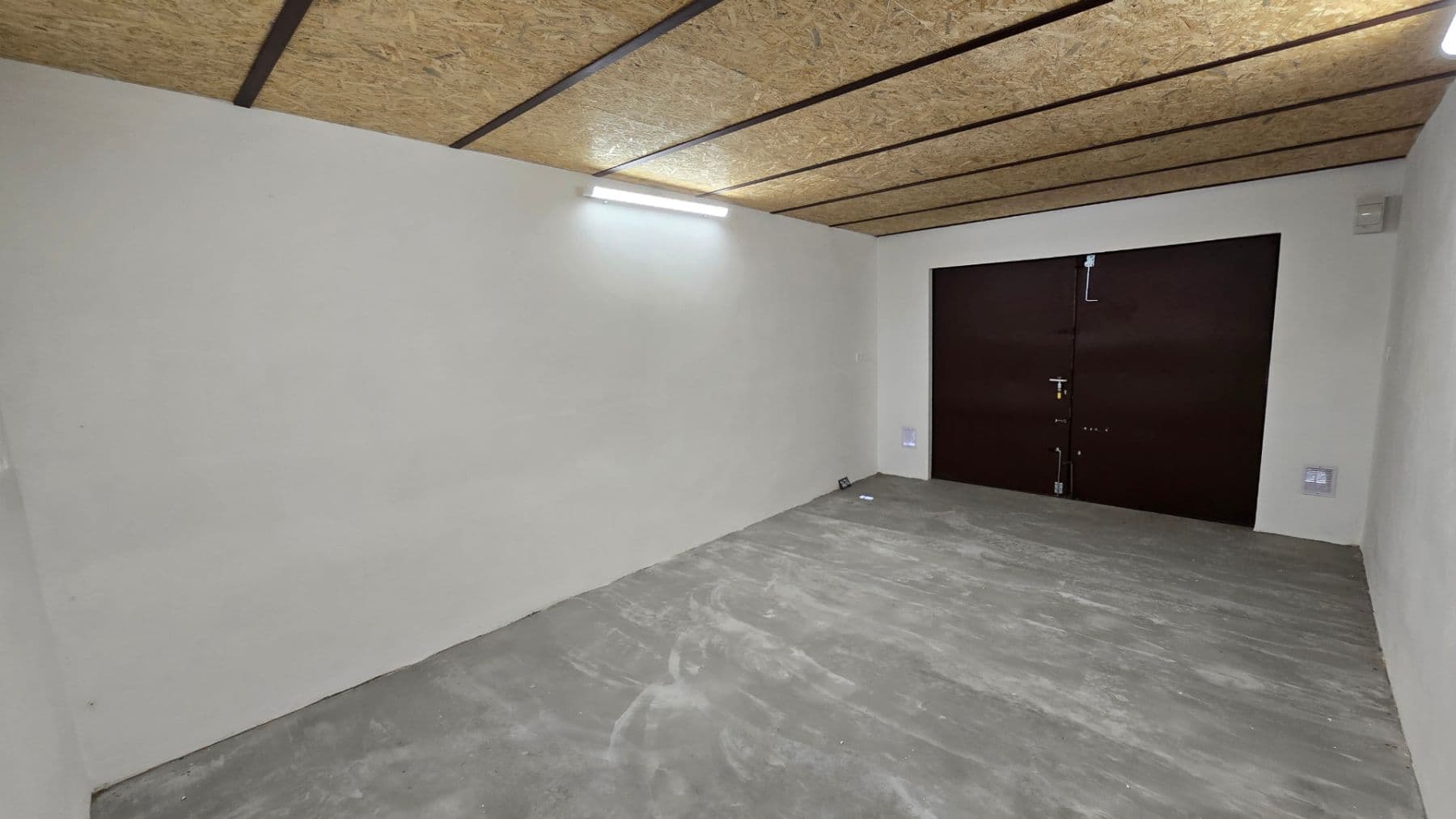 Prenájom garáže 19 m², Ostrov, Karlovarský kraj Prenájom garáže 19 m², Ostrov, Karlovarský kraj