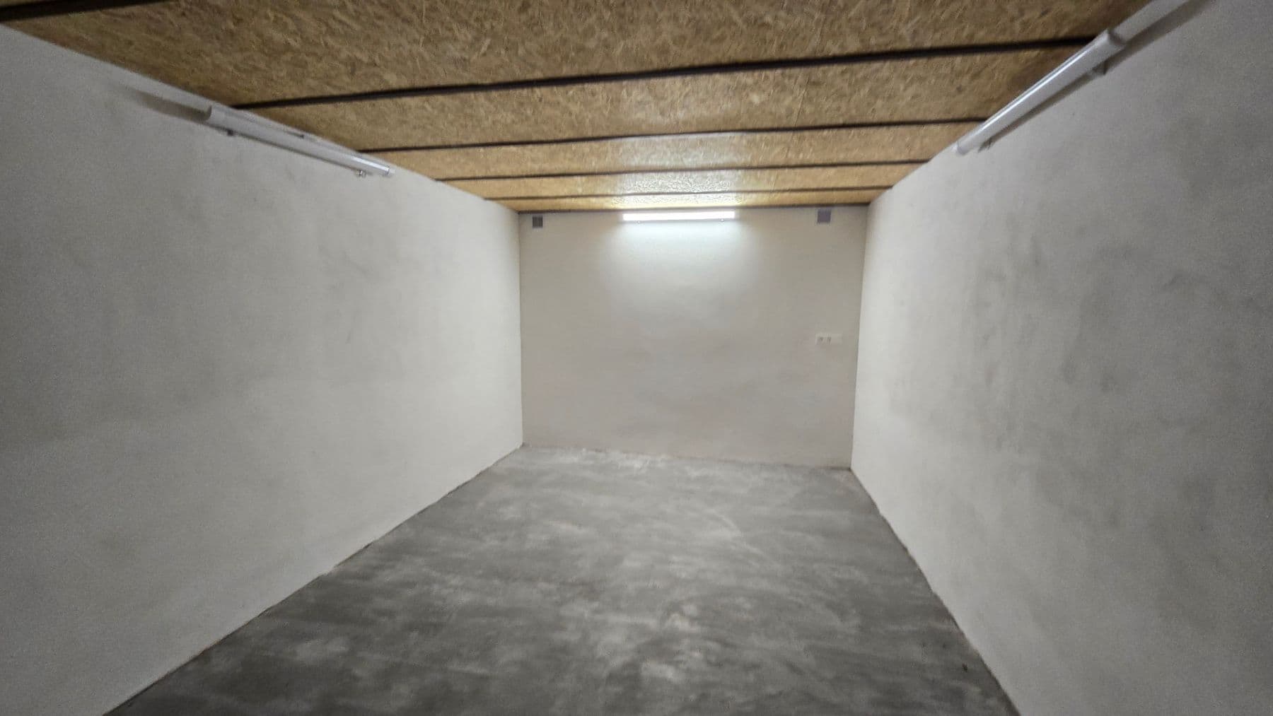 Prenájom garáže 19 m², Ostrov, Karlovarský kraj Prenájom garáže 19 m², Ostrov, Karlovarský kraj
