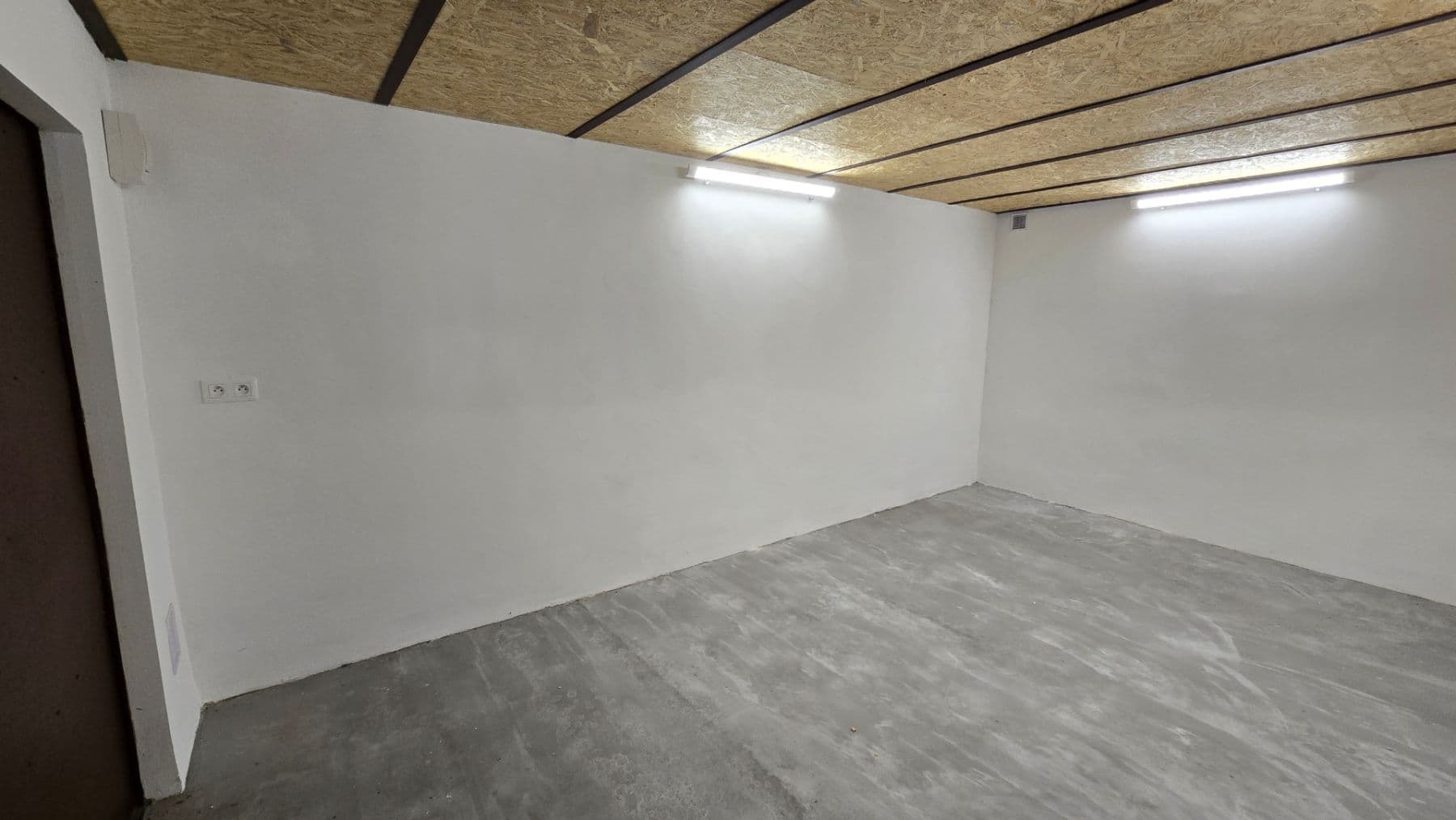 Prenájom garáže 19 m², Ostrov, Karlovarský kraj Prenájom garáže 19 m², Ostrov, Karlovarský kraj