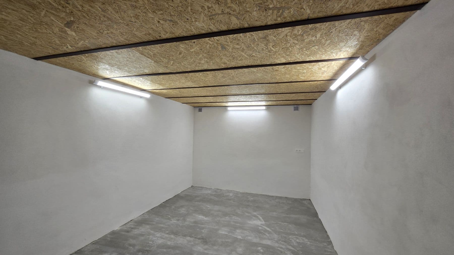 Prenájom garáže 19 m², Ostrov, Karlovarský kraj Prenájom garáže 19 m², Ostrov, Karlovarský kraj