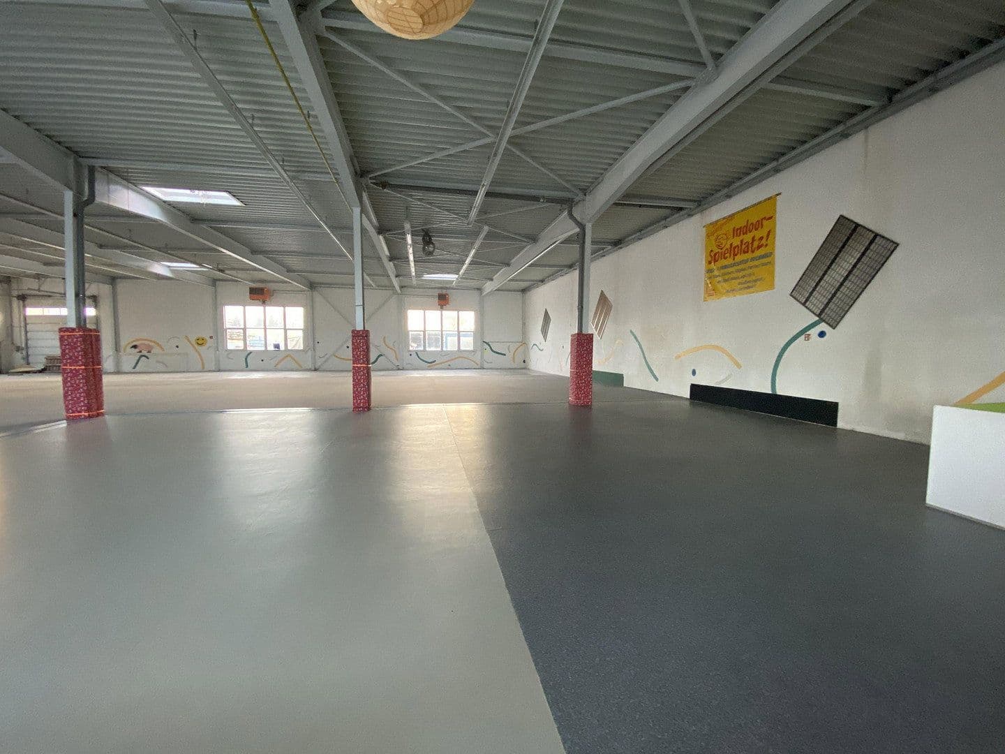 Prenájom nebytového priestoru 1.400 m², Groß-Bieberau, Hesensko Prenájom nebytového priestoru 1.400 m², Groß-Bieberau, Hesensko