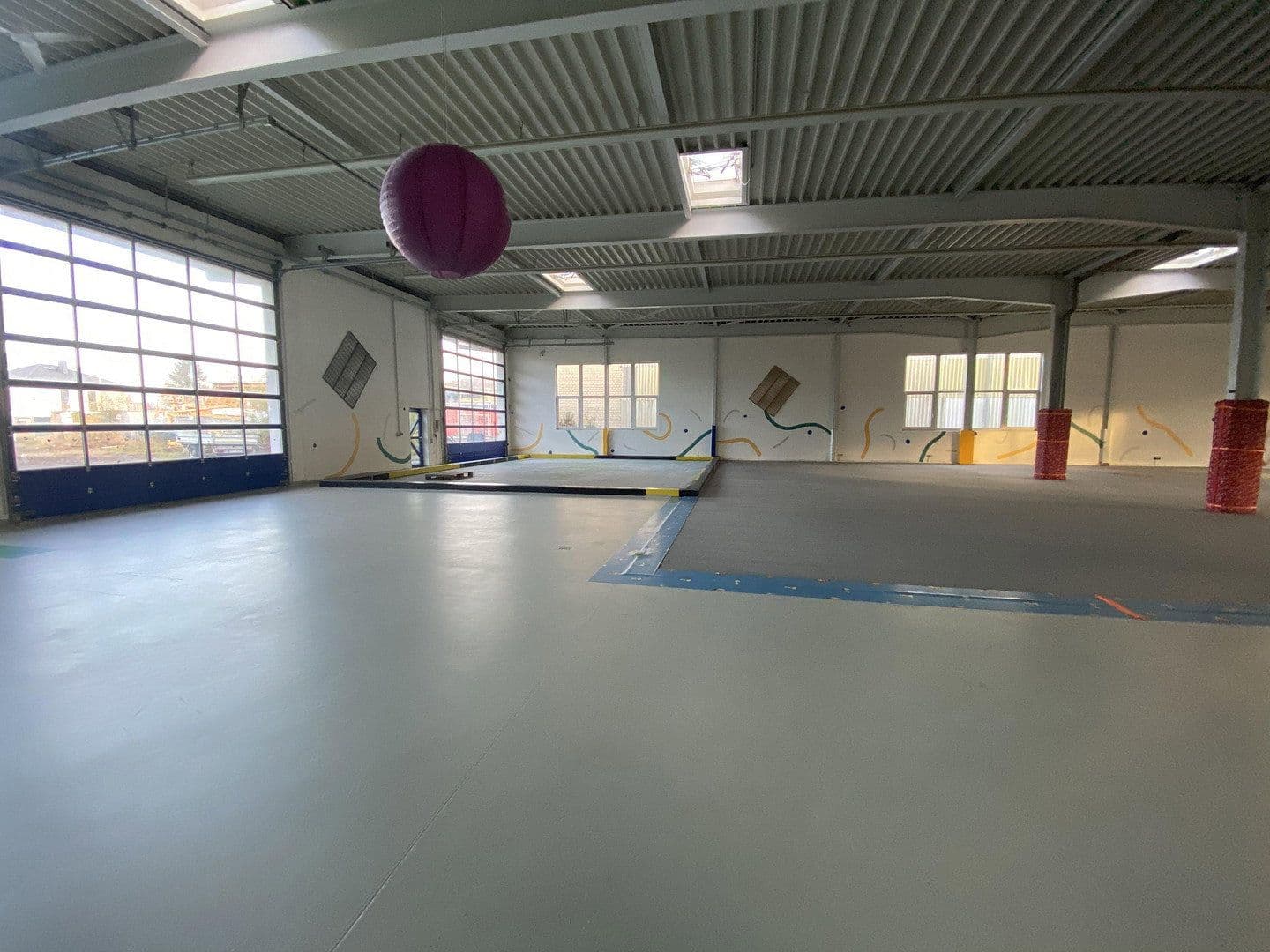 Prenájom nebytového priestoru 1.400 m², Groß-Bieberau, Hesensko Prenájom nebytového priestoru 1.400 m², Groß-Bieberau, Hesensko