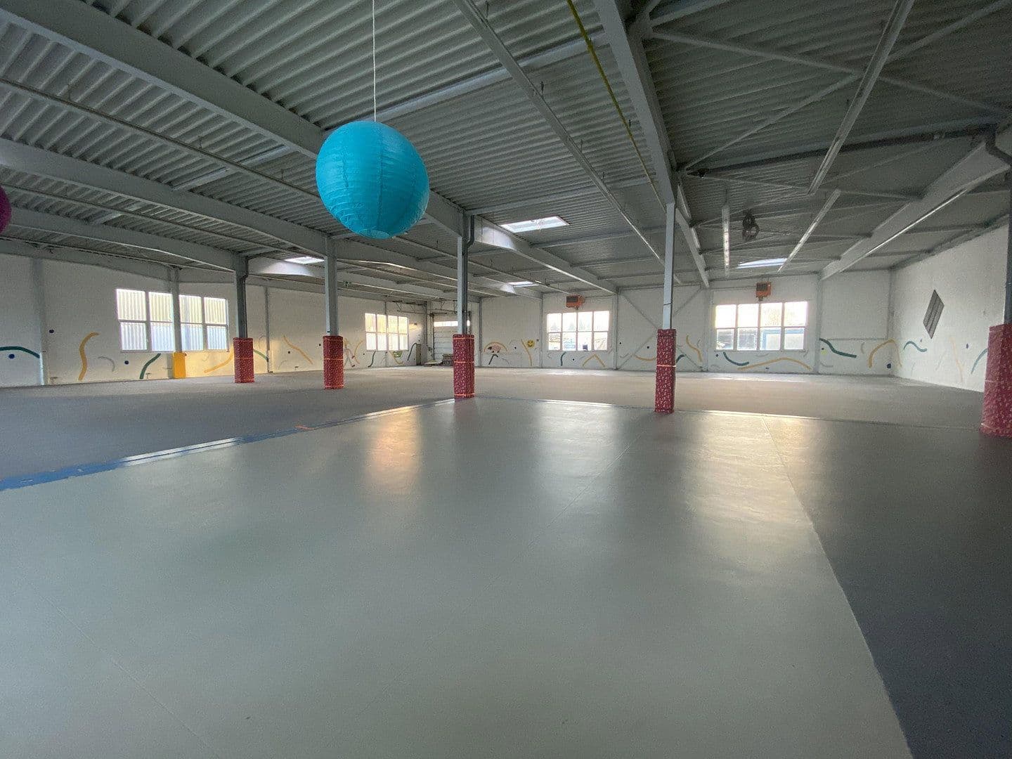 Prenájom nebytového priestoru 1.400 m², Groß-Bieberau, Hesensko Prenájom nebytového priestoru 1.400 m², Groß-Bieberau, Hesensko