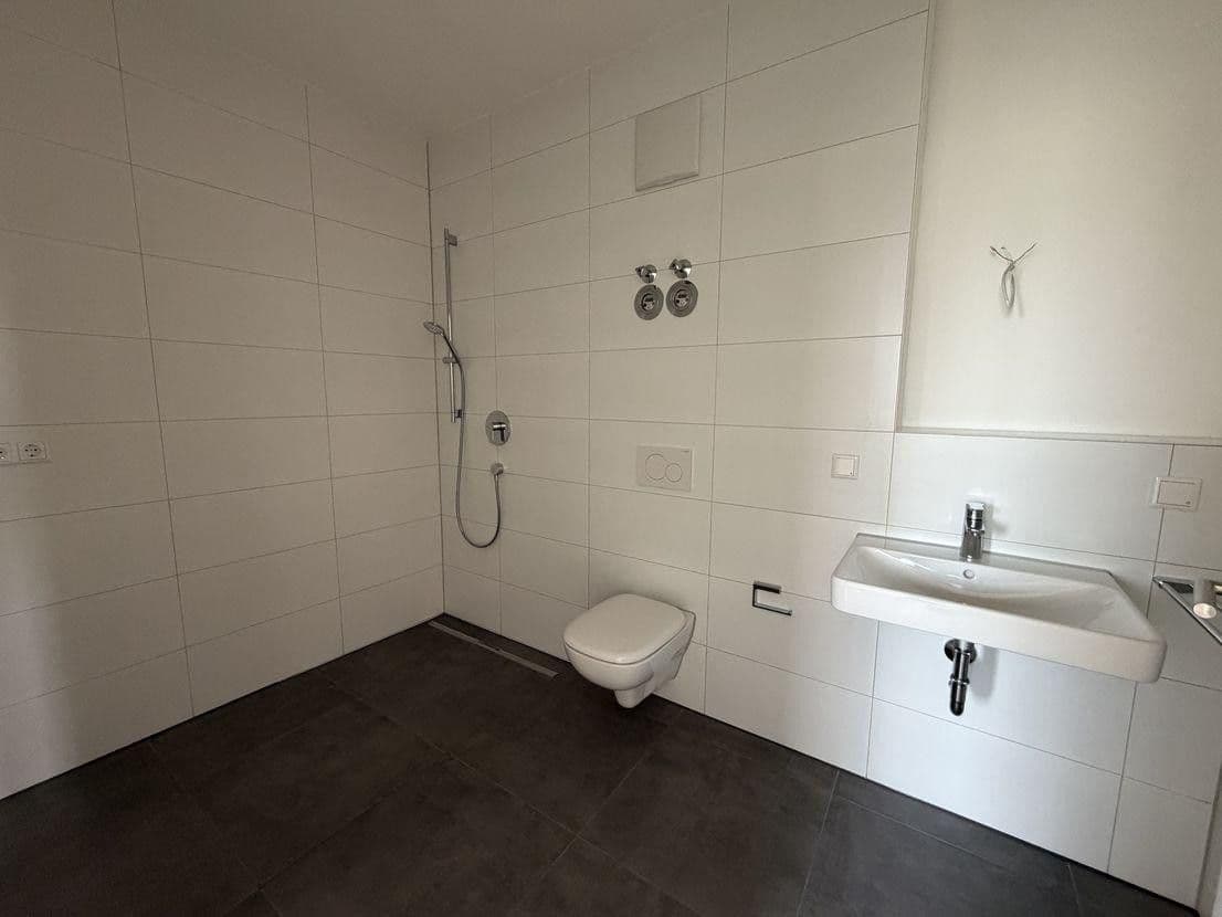 Prenájom bytu 3-izbový 94 m², Hauptstraße 62, Neckarwestheim, Bádensko-Wurttembersko Prenájom bytu 3-izbový 94 m², Hauptstraße 62, Neckarwestheim, Bádensko-Wurttembersko