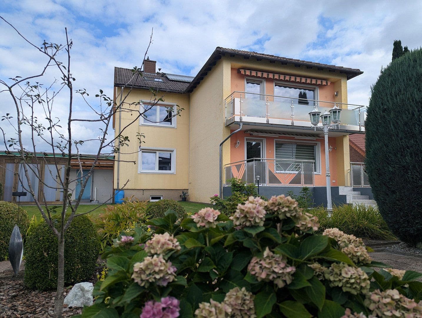 Predaj domu 234 m², pozemok 939 m², Hessisch Lichtenau, Hesensko Predaj domu 234 m², pozemok 939 m², Hessisch Lichtenau, Hesensko