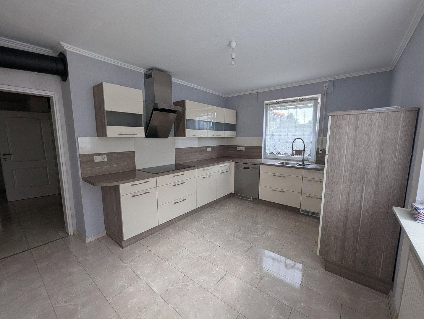 Predaj domu 234 m², pozemok 939 m², Hessisch Lichtenau, Hesensko Predaj domu 234 m², pozemok 939 m², Hessisch Lichtenau, Hesensko
