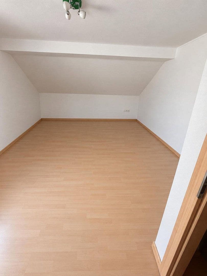 Prenájom bytu 3-izbový 90 m², Kasseler Straße 9, Reiskirchen, Hesensko Prenájom bytu 3-izbový 90 m², Kasseler Straße 9, Reiskirchen, Hesensko