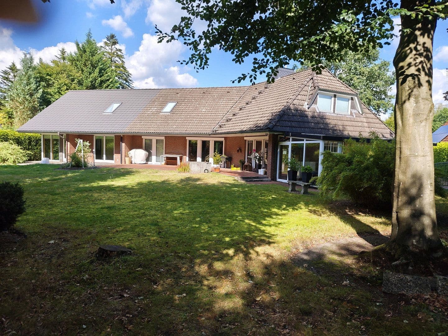 Predaj domu 298 m², pozemok 2.605 m², Jesteburg, Dolné Sasko Predaj domu 298 m², pozemok 2.605 m², Jesteburg, Dolné Sasko
