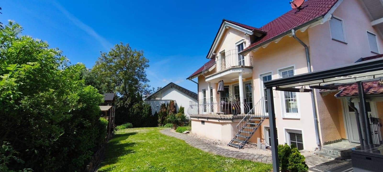 Predaj domu 215 m², pozemok 516 m², Neuenstadt am Kocher, Bádensko-Wurttembersko Predaj domu 215 m², pozemok 516 m², Neuenstadt am Kocher, Bádensko-Wurttembersko