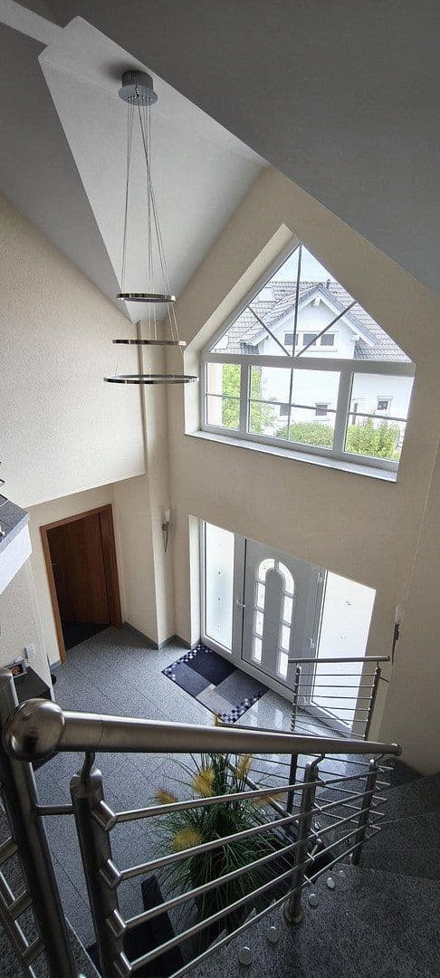 Predaj domu 215 m², pozemok 516 m², Neuenstadt am Kocher, Bádensko-Wurttembersko Predaj domu 215 m², pozemok 516 m², Neuenstadt am Kocher, Bádensko-Wurttembersko