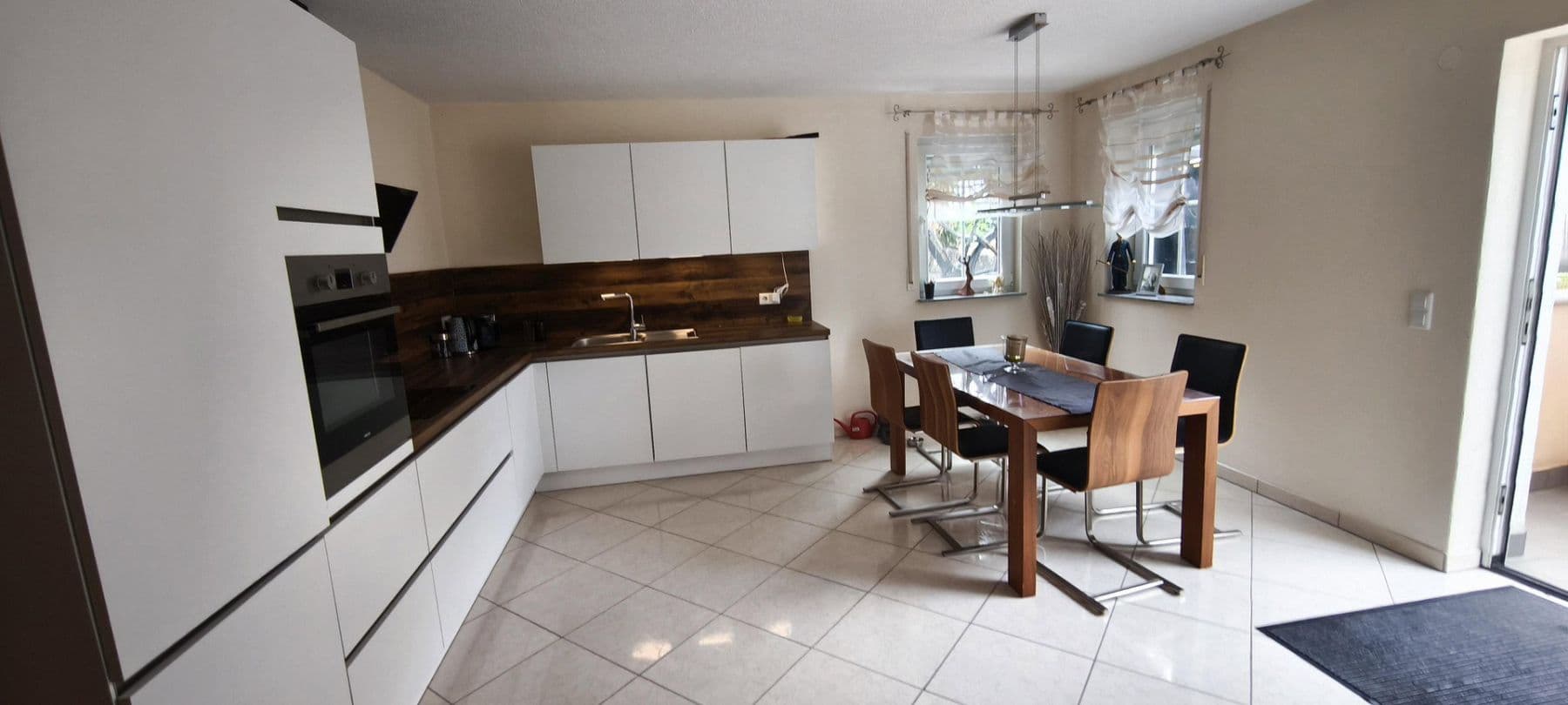 Predaj domu 215 m², pozemok 516 m², Neuenstadt am Kocher, Bádensko-Wurttembersko Predaj domu 215 m², pozemok 516 m², Neuenstadt am Kocher, Bádensko-Wurttembersko