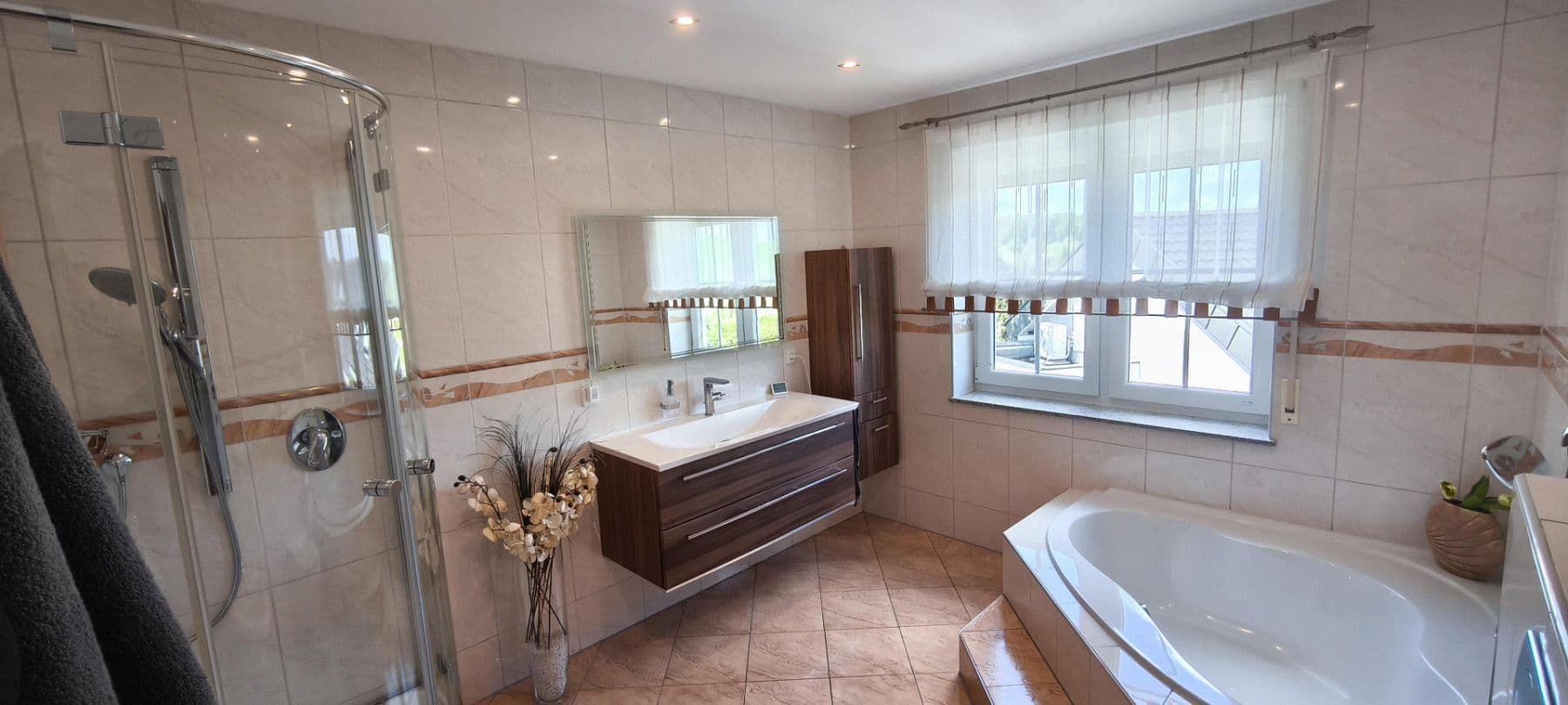 Predaj domu 215 m², pozemok 516 m², Neuenstadt am Kocher, Bádensko-Wurttembersko Predaj domu 215 m², pozemok 516 m², Neuenstadt am Kocher, Bádensko-Wurttembersko