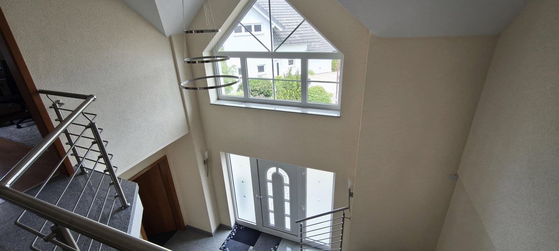 Predaj domu 215 m², pozemok 516 m², Neuenstadt am Kocher, Bádensko-Wurttembersko Predaj domu 215 m², pozemok 516 m², Neuenstadt am Kocher, Bádensko-Wurttembersko