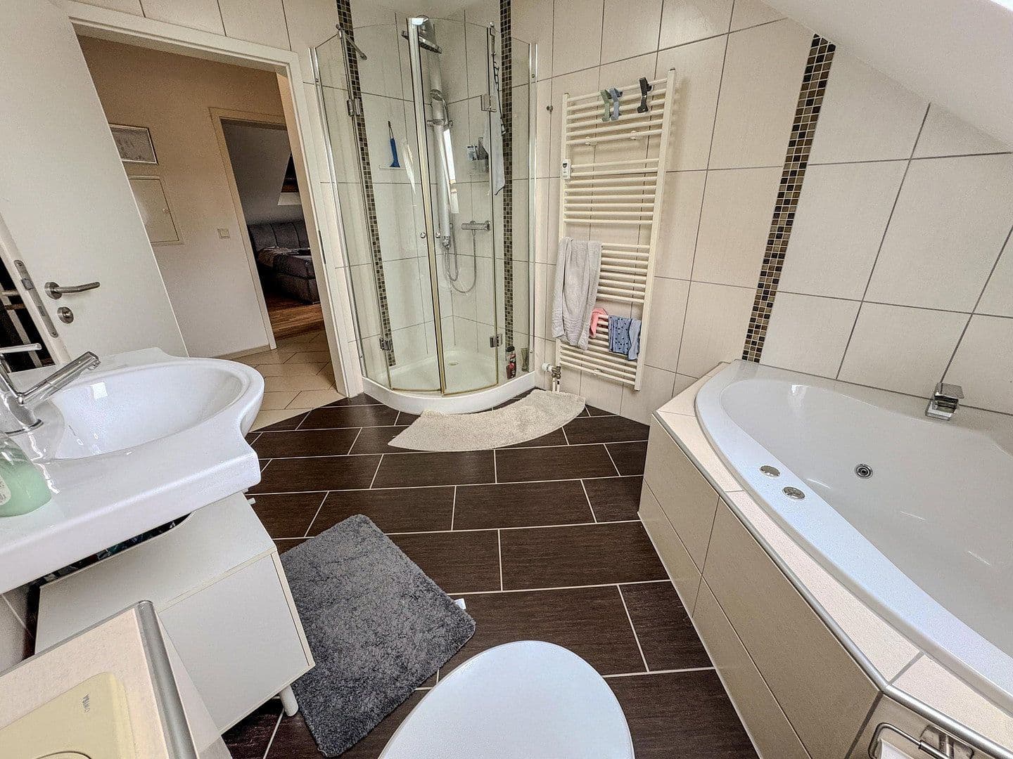 Prenájom bytu 4-izbový 101 m², Raiffeisenstr. 13, Dormitz, Bavorsko Prenájom bytu 4-izbový 101 m², Raiffeisenstr. 13, Dormitz, Bavorsko