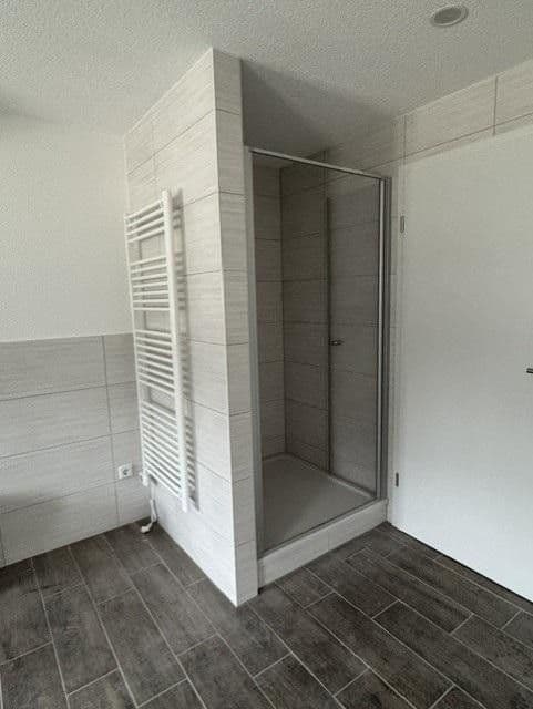 Prenájom bytu 5-izbový 140 m², Zwickauer Straße 483, Chemnitz, Sasko Prenájom bytu 5-izbový 140 m², Zwickauer Straße 483, Chemnitz, Sasko