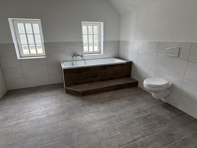 Prenájom bytu 5-izbový 140 m², Zwickauer Straße 483, Chemnitz, Sasko Prenájom bytu 5-izbový 140 m², Zwickauer Straße 483, Chemnitz, Sasko